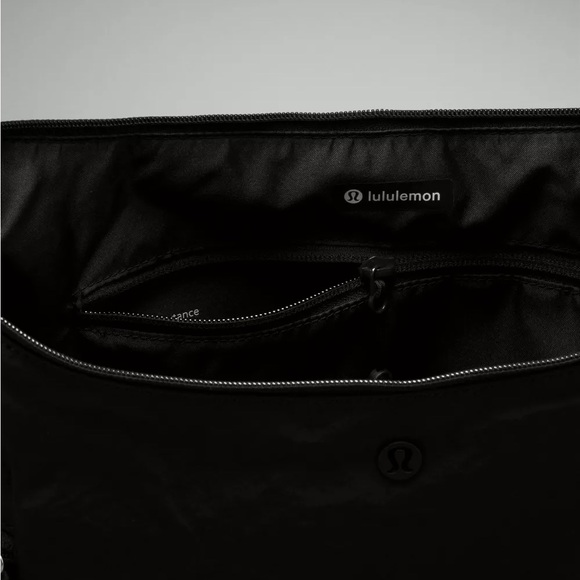 Large Slouchy Sling Bag 13L - Picture 3 of 6